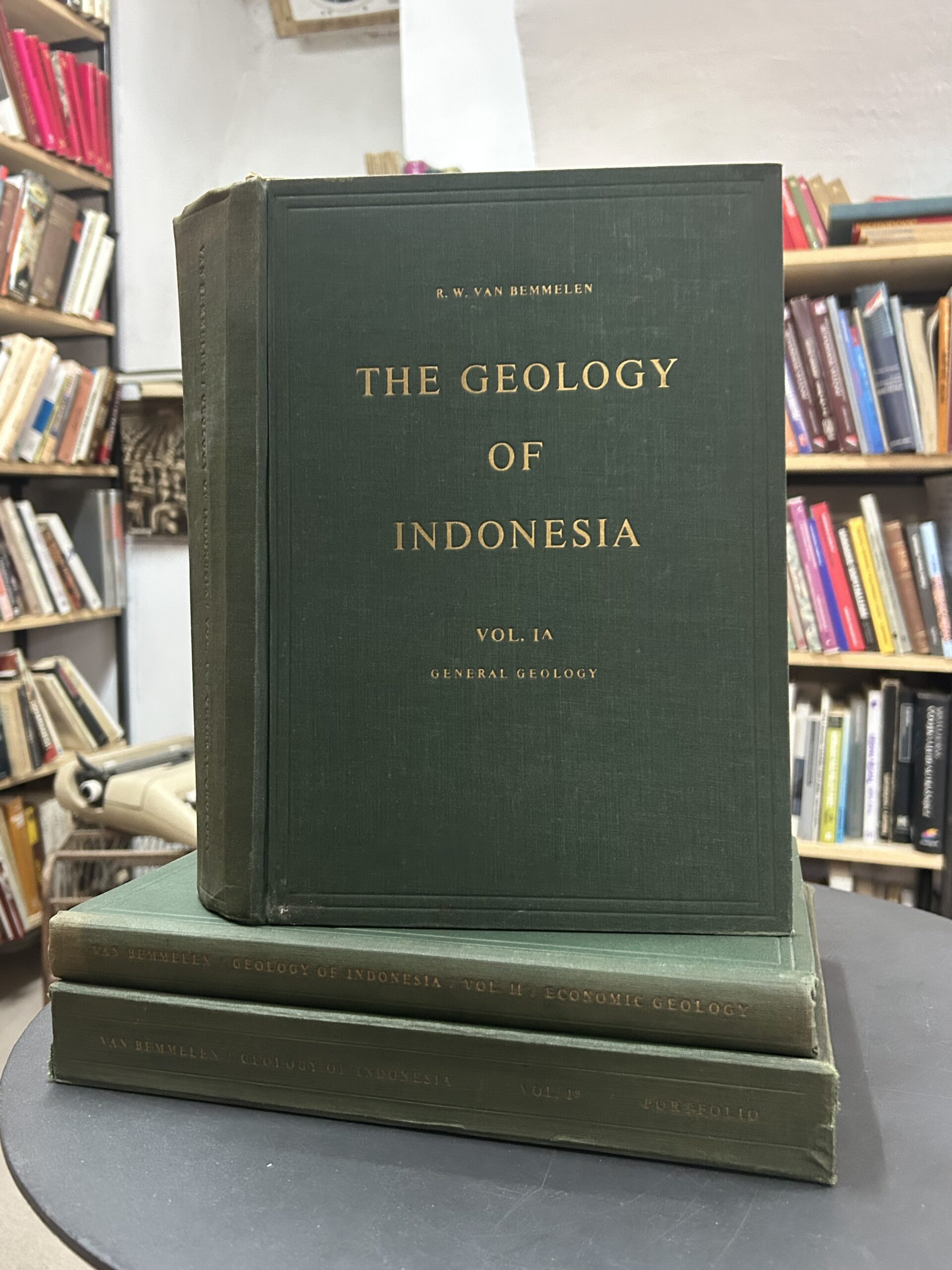 R.W. Bemmelen: The Geology of Indonesia (1-3)