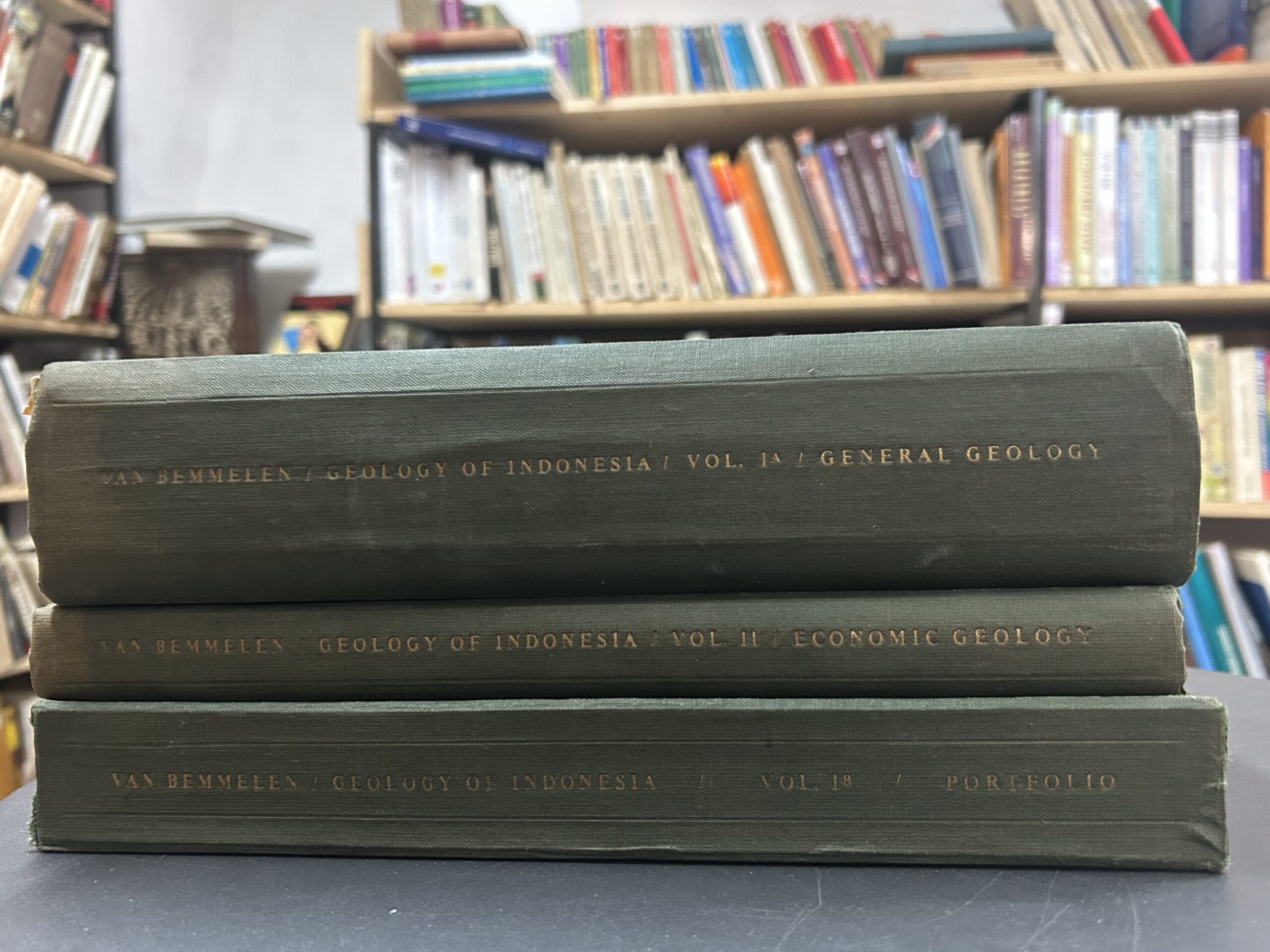R.W. Bemmelen: The Geology of Indonesia (1-3)