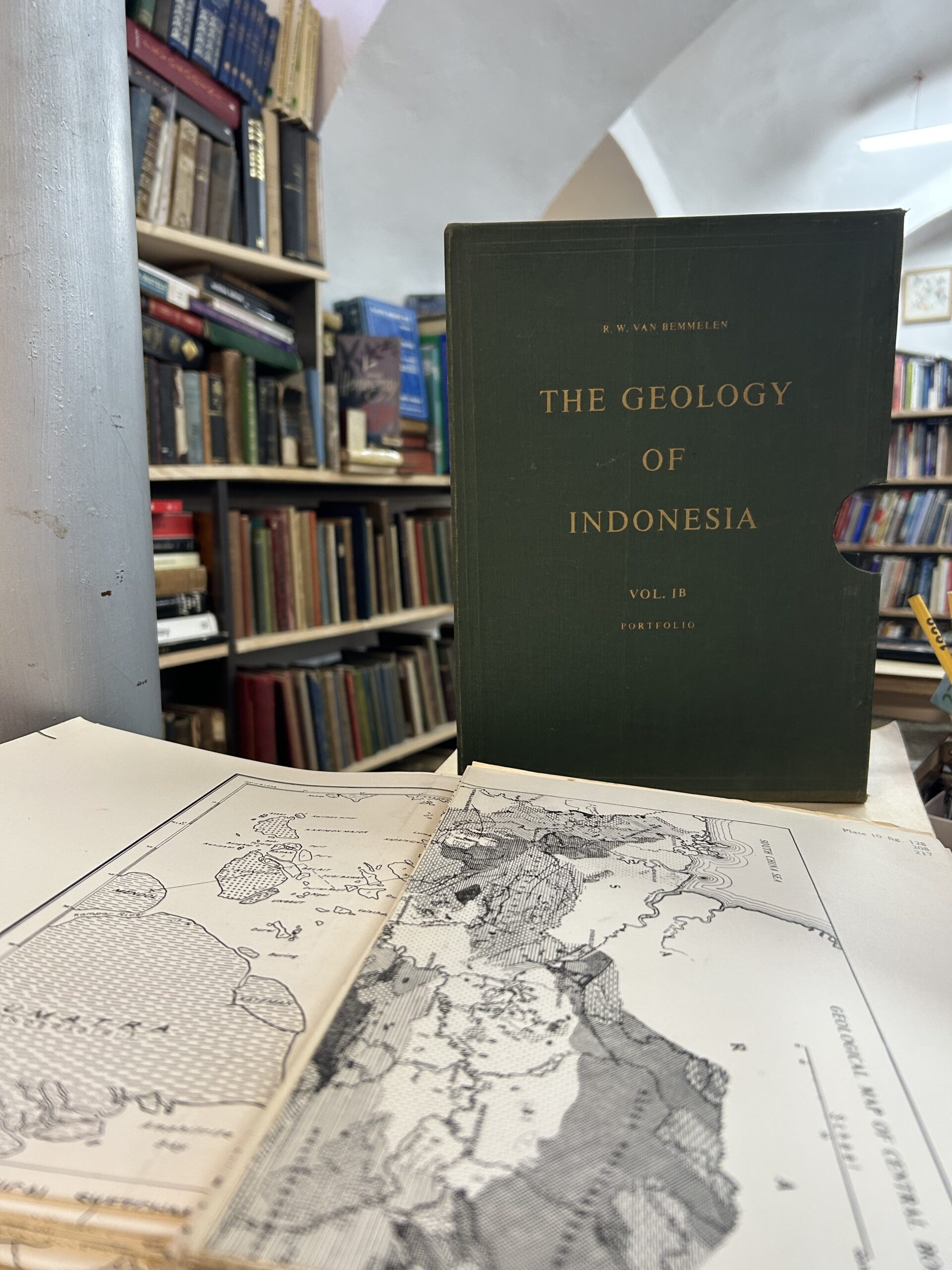 R.W. Bemmelen: The Geology of Indonesia (1-3)
